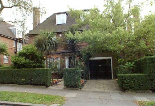 49 Holne Chase